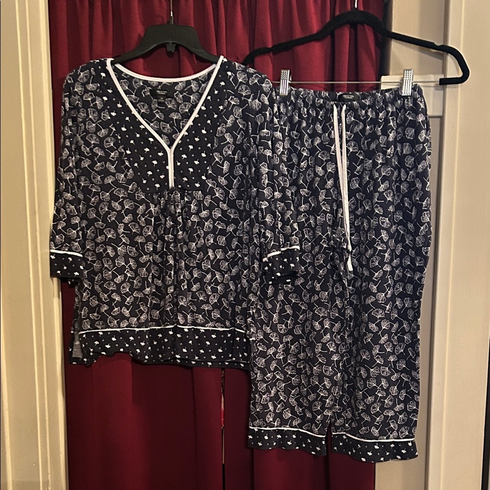 Vera Wang Navy and White Floral Pajama Set Size M - Picture 2 of 12